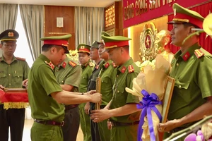 Khen thưởng các đơn vị khám phá nhanh vụ giết người, cướp tài sản lẩn trốn ở Long An