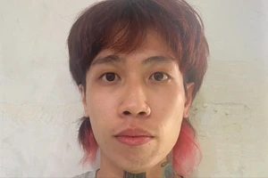 Truy nã thanh niên cầm ghế inox rượt đánh người đàn ông ở quận 10