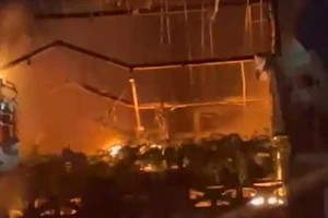 Cháy nhà hàng chay ở quận 1, cảnh sát cứu nhiều người mắc kẹt