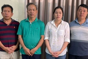 Nhóm cho vay lãi nặng làm hợp đồng giả cách để ‘chiếm nhà’ của con nợ