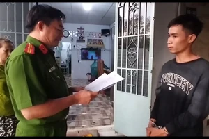 Băng giật 3 sợi dây chuyền vàng, bạch kim trong ngày mùng 3 Tết