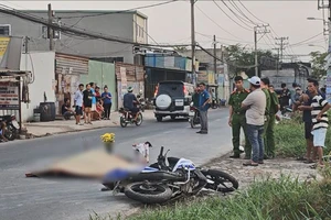 Vượt xe tải trên đường Vĩnh Lộc, thanh niên gặp tai nạn tử vong