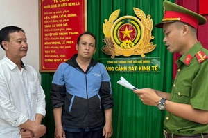 Bắt 2 cán bộ Hải quan Cửa khẩu Cảng Phú Mỹ trong vụ buôn lậu xăng dầu