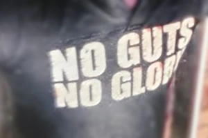 Thi thể người đàn ông mặc áo có chữ ‘no guts no glory’ trôi trên Kênh Nước Đen