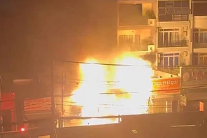 Cháy nhà ở Tân Bình lúc 1 giờ sáng, 6 người chạy kịp