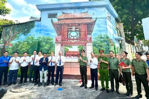 Bích họa 600 m2 góp phần chuyển hóa địa bàn ở quận 1