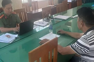 Người đàn ông ở Bình Tân bị công an mời làm việc vì đăng tin sai trên Facebook