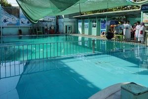 Bé trai 7 tuổi chết đuối ở hồ bơi người lớn gần chung cư Moscow Tower