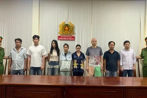 Công an TP.HCM tìm 1 người Hàn Quốc trong đường dây điều các cô gái chiều khách ‘tới bến’