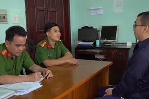 Nhân viên ngân hàng câu kết với người Campuchia lừa khách 8 tỉ đồng