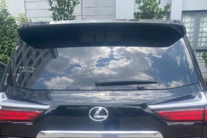 Công an tìm chủ chiếc Lexus LX570 trong vụ nhiều người dương tính ma túy ở quận 3