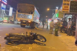 Va chạm xe tải, người đàn ông tử vong, giao thông ùn ứ