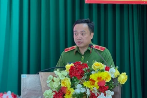 Thiếu tướng Mai Hoàng trao khen vụ phá đường dây ma túy, sản xuất tiền giả…