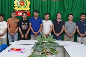 Bắt đường dây đánh bạc mua tài khoản từ trang bong88