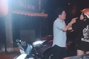 Lời kể của nhiều người chứng kiến vụ việc cô gái bị xe ô tô đẩy đi 1km ở Tân Bình