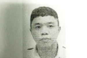 Đã bắt được thanh niên làm bậy với bé gái 11 tuổi trong nhà nghỉ rồi lẩn trốn