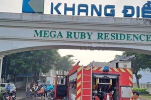 Cảnh sát đang đi luyện tập chữa cháy thì gặp xe máy cháy ở KDC Khang Điền