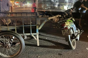 Công an kiểm tra, xử lý xe cơ giới, xe ba bốn bánh tự chế ở Chợ đầu mối Hóc Môn