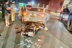 Đồng Nai: Tông vào ô tô đang dừng đèn đỏ trên Quốc lộ 1