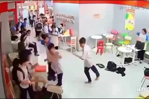 Công an xác minh vụ học sinh dùng gậy bóng chày đánh nhau trong quán kem