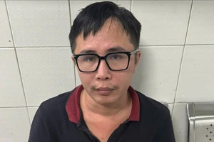 Hẹn hò trên mạng, người phụ nữ bị chuyên gia tài chính lừa tiền, tình