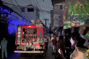 Cháy nổ dữ dội nghi từ hệ thống điện năng lượng mặt trời ở Gò Vấp