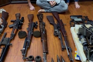 Công an bắt 71 người liên quan hội nhóm ‘phế liệu chiến tranh’