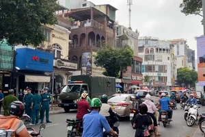 Cháy dữ dội nhà hàng bít tết ở quận 3, khu vực náo loạn