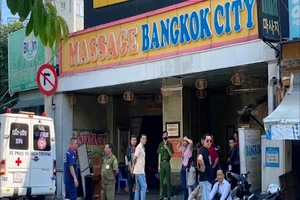 Phong tỏa hiện trường, điều tra vụ nam bảo vệ chết tại quán massage 