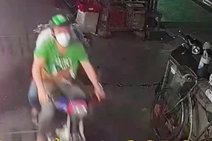 Bắt 2 thanh niên cướp giật khiến người phụ nữ té chấn thương sọ não