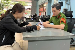 Cô gái thay mẹ lãnh hơn 137 triệu đồng tiền trúng vé số rồi hoang báo cướp