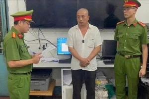 Người đàn ông cầm dao đánh shipper ở quận 1 bị tạm giữ hình sự