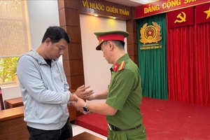 Bắt 2 giám đốc công ty dùng nguyên liệu thức ăn chăn nuôi sản xuất thuốc giả