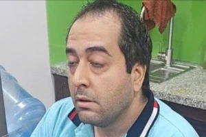 Người đàn ông ngoại quốc dùng ‘xảo thuật’ lấy 20 triệu của nữ nhân viên