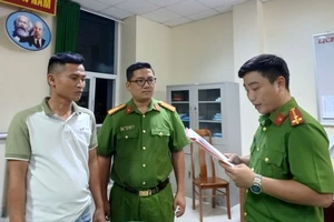 Công an huyện Bình Chánh khởi tố ông Trần Vinh Dự vì xả xỉ thải