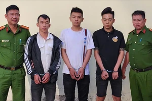 Công an liên tục bắt 3 thanh niên cướp giật tài sản ở TP.HCM