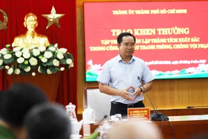 11 tập thể, 15 cá nhân được Thành ủy TP.HCM khen thưởng