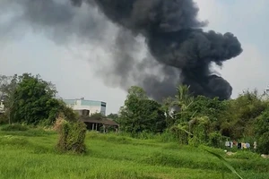 Xưởng sắt ở Hóc Môn cháy nổ dữ dội khi công nhân vừa tới làm