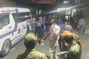 Về nhà, mở cửa thì phát hiện người đàn ông lạ chết bất thường bên trong