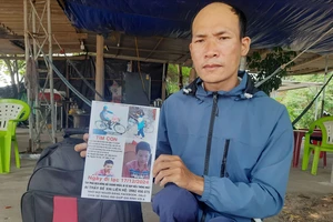 Cha chạy xe máy vượt ngàn cây số từ Bắc vào Nam tìm con trai mất liên lạc