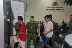 Bắt băng ra giá bảo kê bốc xếp hàng ở Chợ Bình Tây