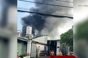Cháy dữ dội kho hàng ở Hóc Môn, nhiều tài sản bị thiêu rụi