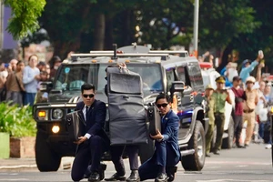 Mãn nhãn với buổi tổng duyệt bắn hạ mục tiêu của Cảnh vệ, CSGT