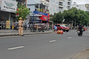 Va chạm liên hoàn 2 ô tô và 1 xe máy, một người bị thương ở Tân Phú