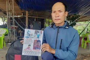 Cha rong ruổi suốt 5 tháng từ Bắc vào Nam, tìm thấy con trai mất liên lạc