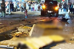 Ô tô lao vào làn xe máy ở TP.HCM, hai phụ nữ tử vong tại chỗ