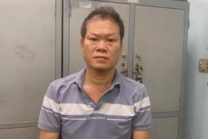 Lời khai của người giật sập cửa nhà hàng xóm vì bị nhắc hát karaoke ồn ào