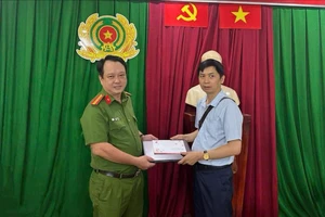 Công an phường Chợ Quán tìm lại tài sản, trả lại cho dân và du khách