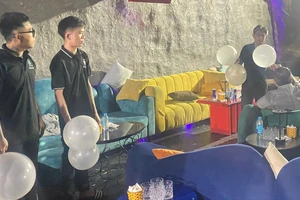 Khởi tố 8 người trong đường dây buôn bán khí cười cực lớn ở TP.HCM