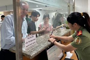 Tiện ích định danh điện tử: Người nước ngoài sử dụng như công dân Việt